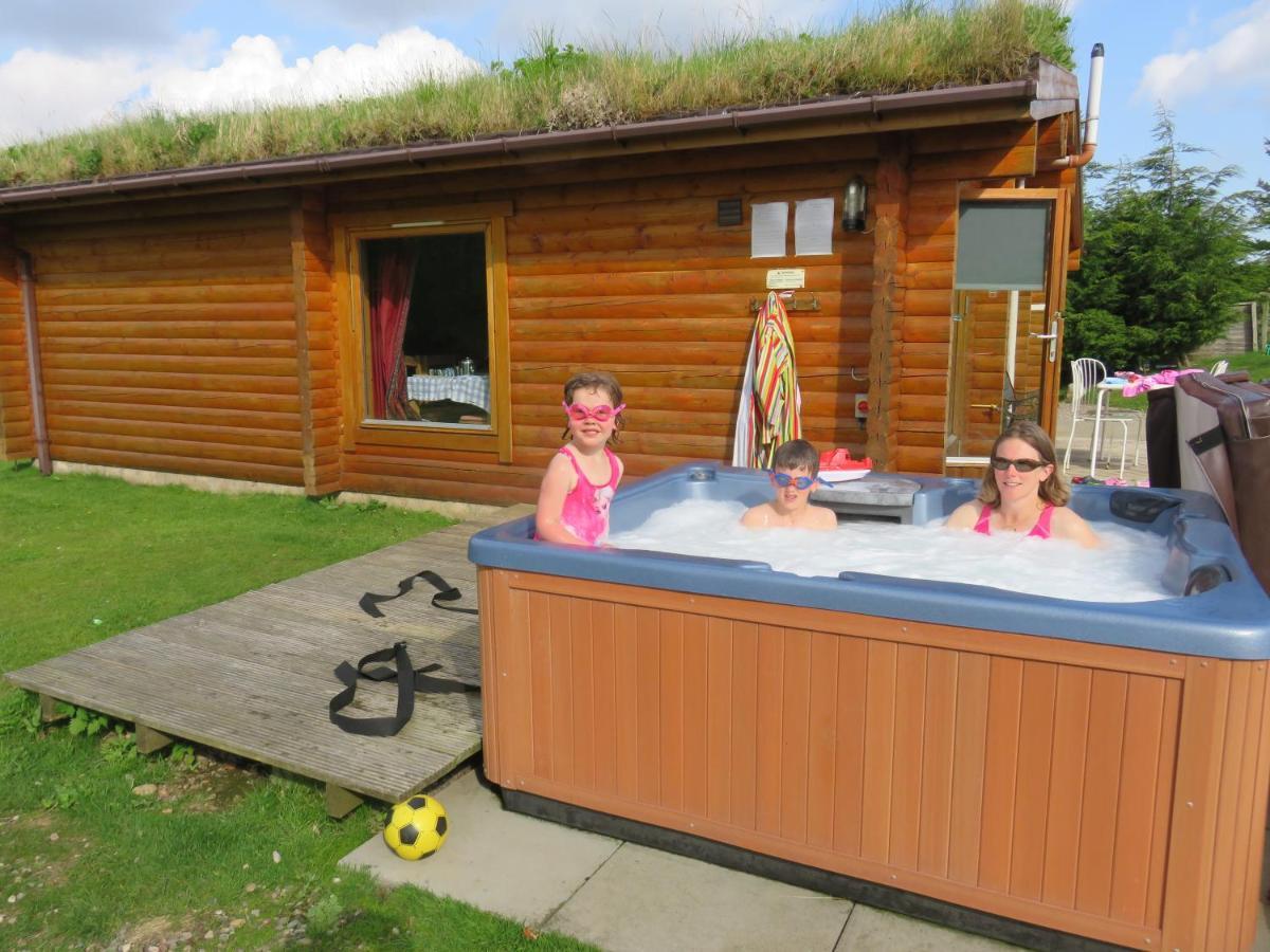 Glenbeag Mountain Lodges Spittal of Glenshee Exterior foto