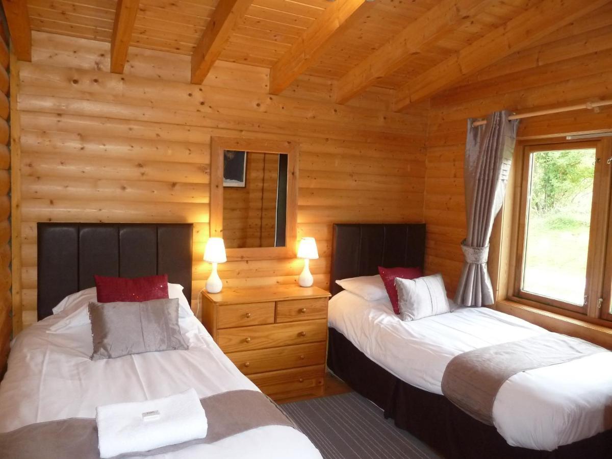 Glenbeag Mountain Lodges Spittal of Glenshee Exterior foto