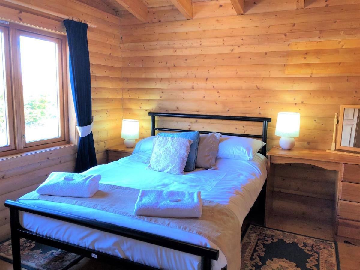 Glenbeag Mountain Lodges Spittal of Glenshee Exterior foto
